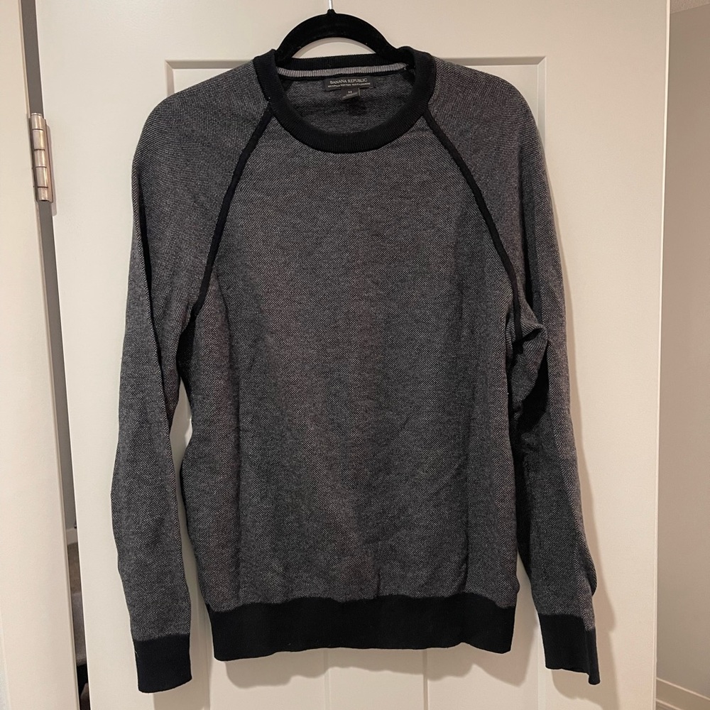 Men’s Banana Republic Black Crewneck Sweater, Size Medium